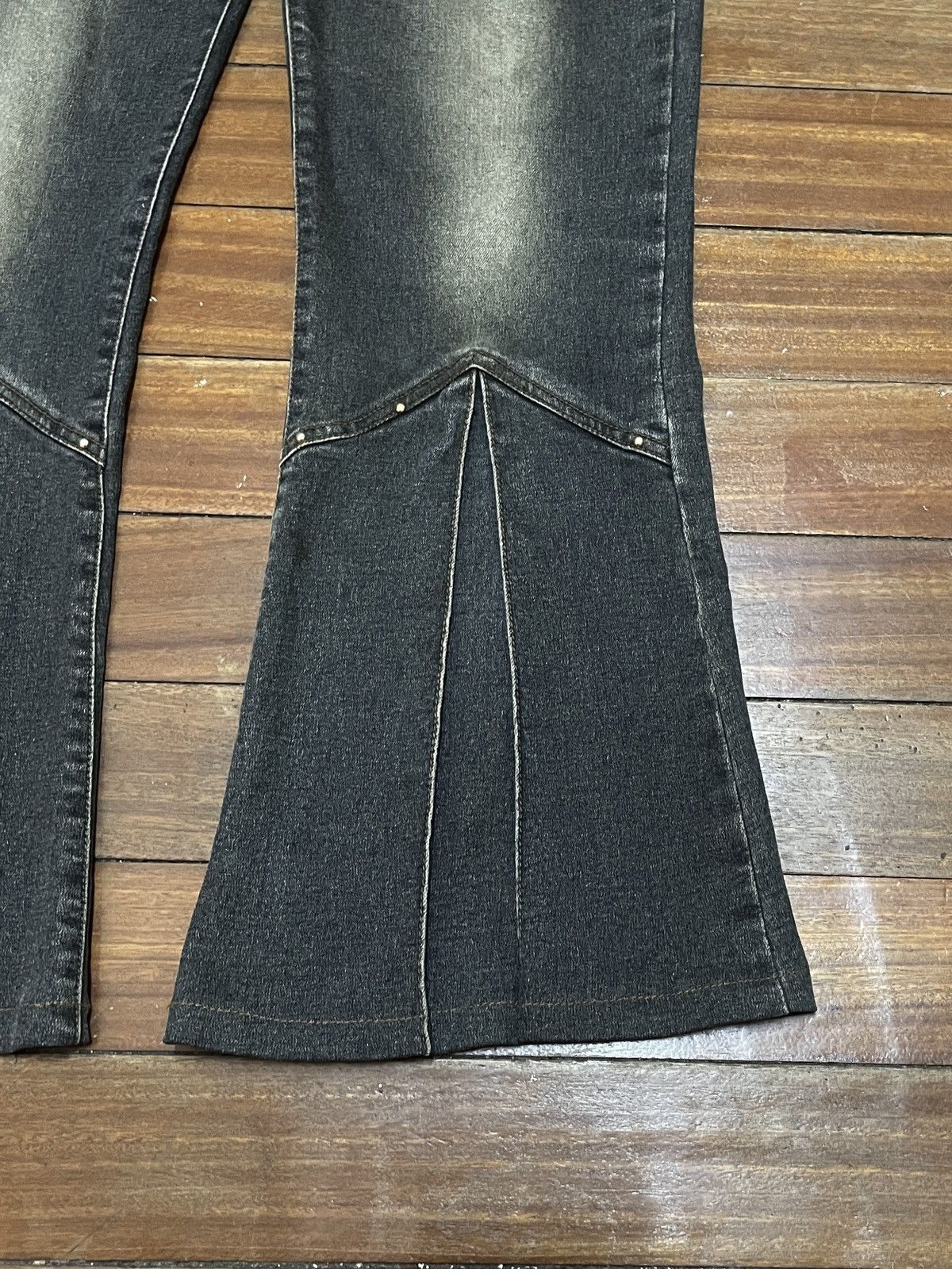 Le Grande Bleu (L.G.B.) Rare Design Vintage Brand E.N.Up Super Flared Jeans 2000s Size US 29 - 6 Thumbnail