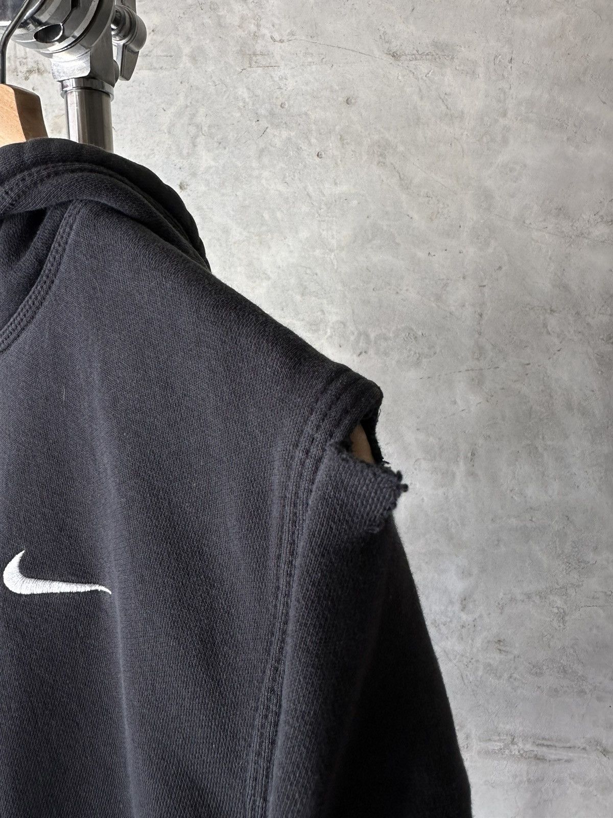 Nike Y2K Vintage Black Nike hoodie Size US L / EU 52-54 / 3 - 5 Thumbnail