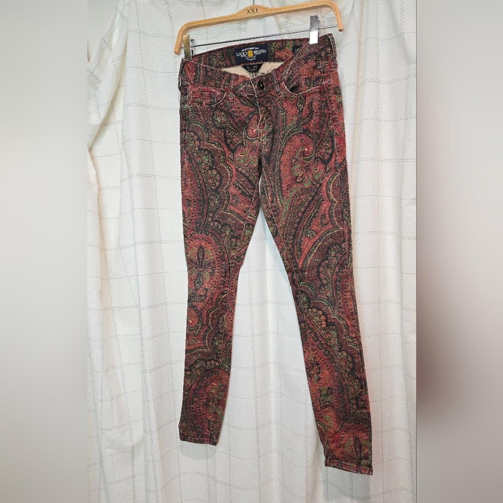 Lucky Brand Lucky Brand Paisley Charlie Skinny Jeans Size 25" / US 0 / IT 36 - 1 Thumbnail
