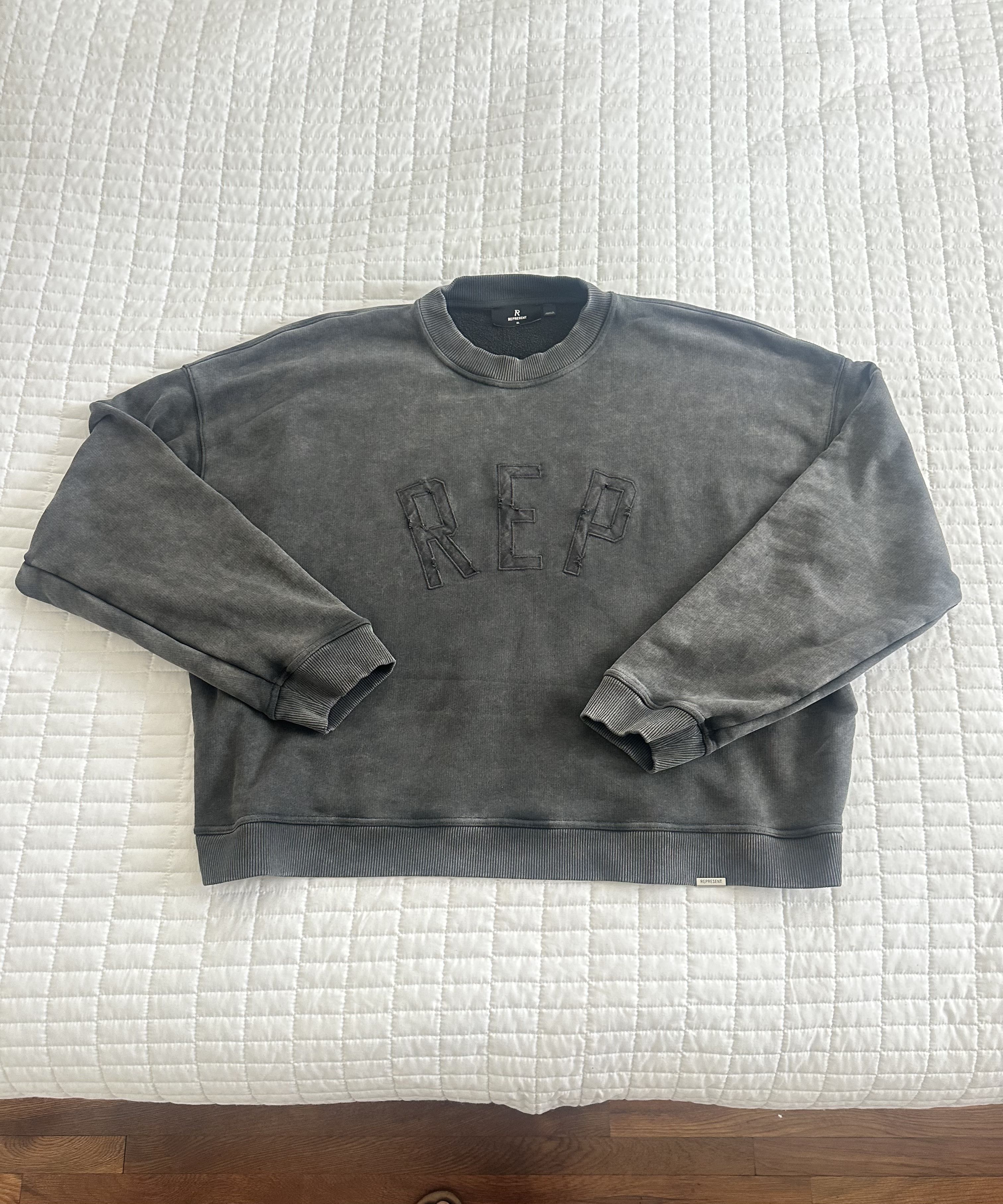 Represent Clo. Represent REP Applique Oversized Crewneck Washed Black Size US XL / EU 56 / 4 - 1 Thumbnail