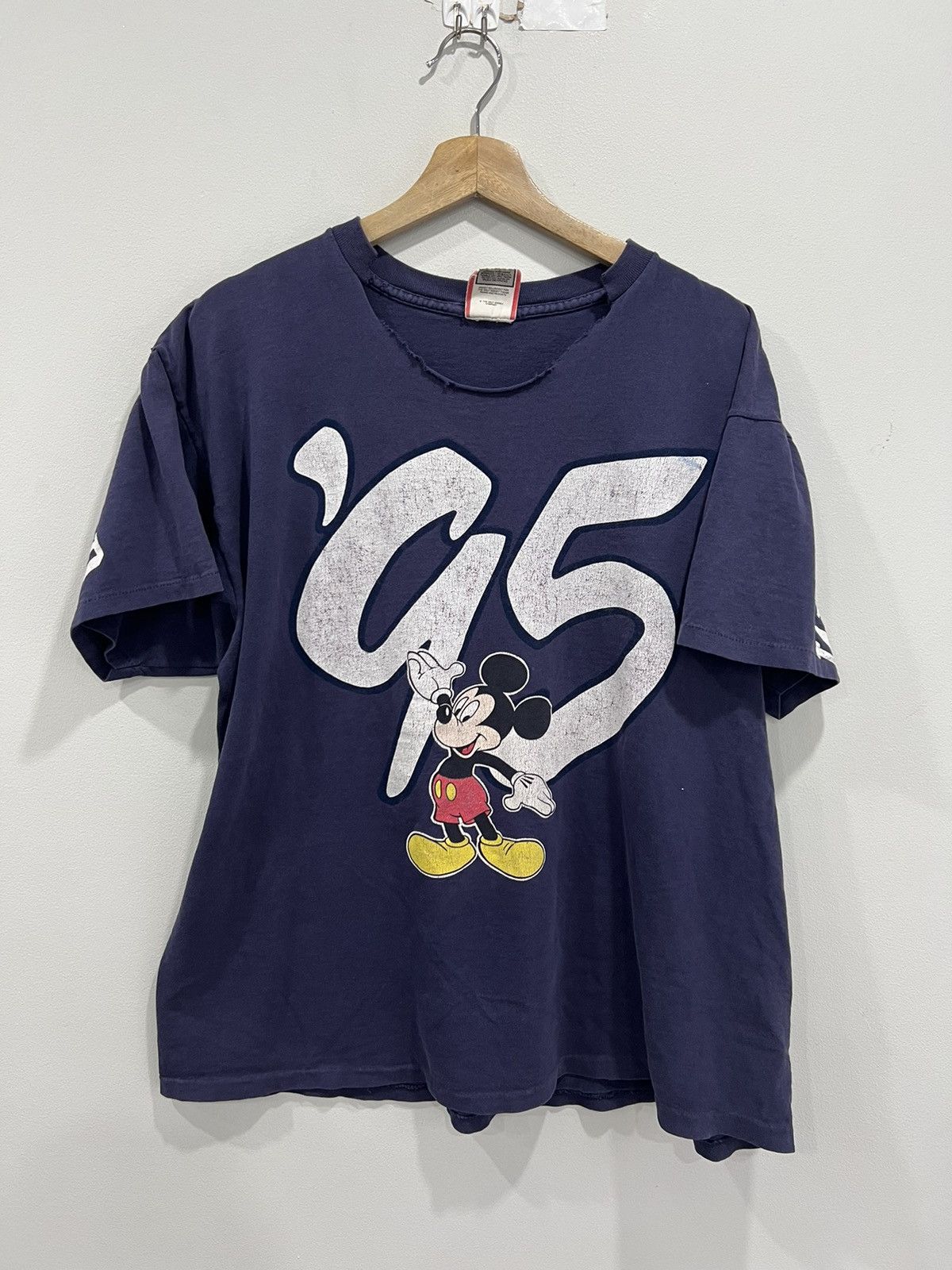 Disney Vintage Mickey Mouse Tee Shirt thrashed disney world Size US L / EU 52-54 / 3 - 1 Thumbnail