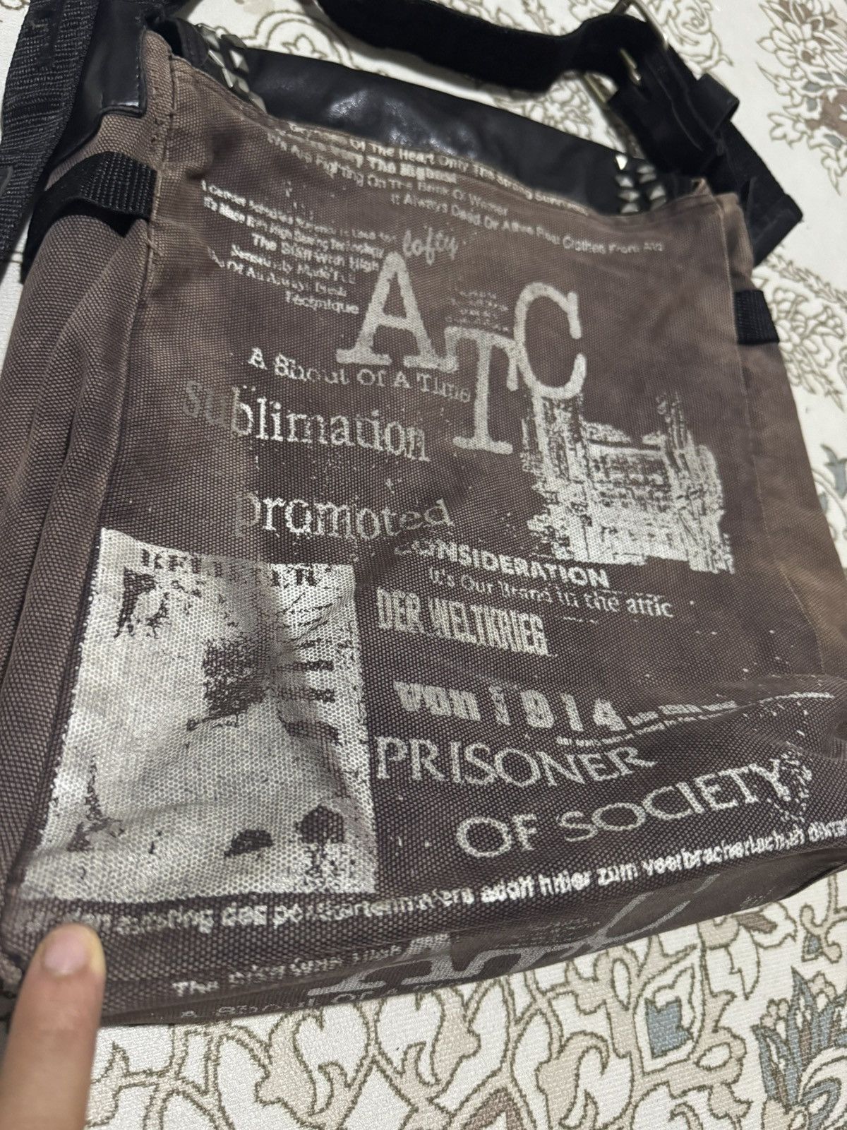 Hysteric Glamour × If Six Was Nine × In The Attic 🇨🇳 Poem Studded In The Attic Hysteric Inspired Sling Bag Size ONE SIZE - 6 Thumbnail