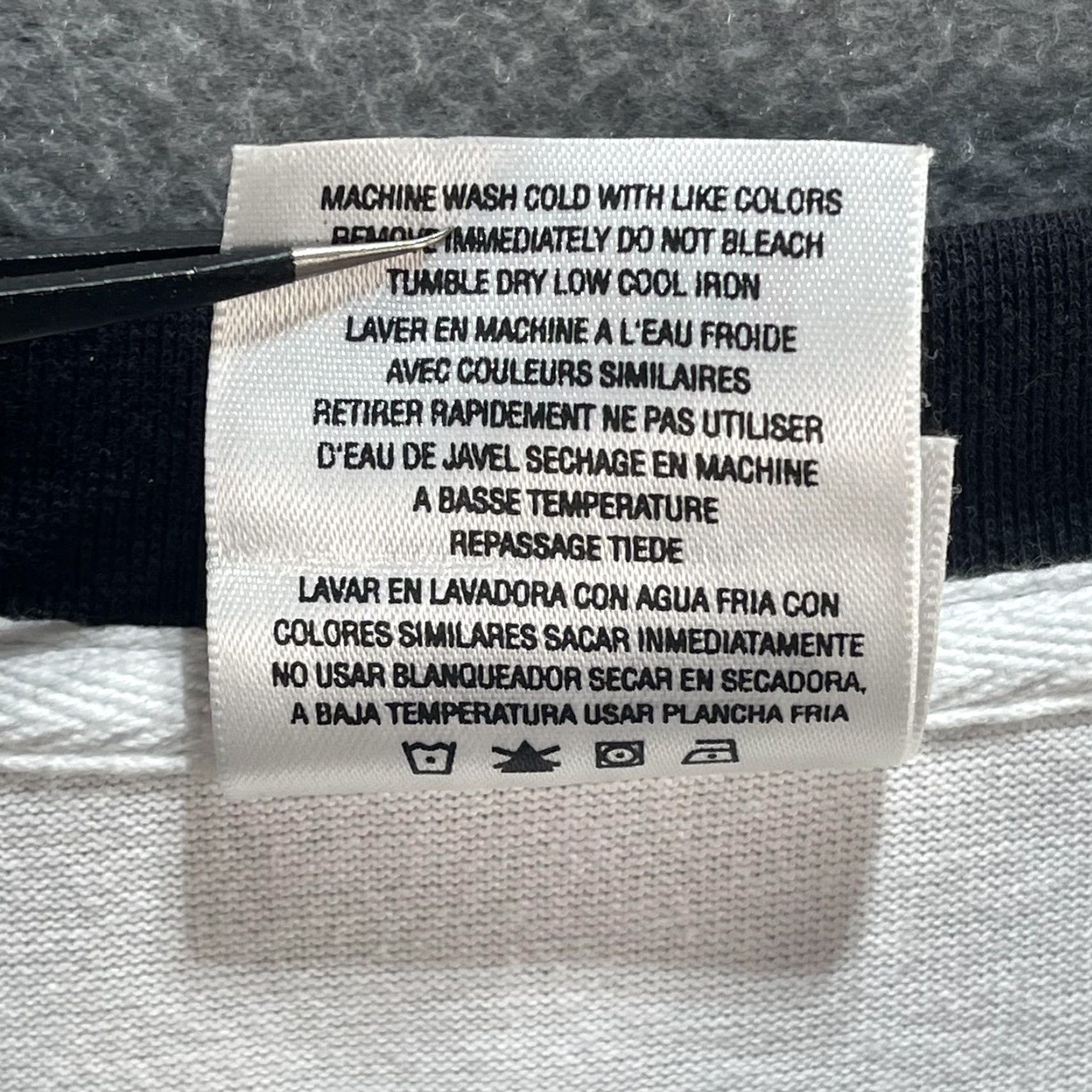 Adidas Adidas Shirt Mens Medium White Black V Neck Three Stripes Athletic 2000s Y2K Shirt Mens White Black V-Neck Three Stripes Adidas Size US M / EU 48-50 / 2 - 7 Thumbnail