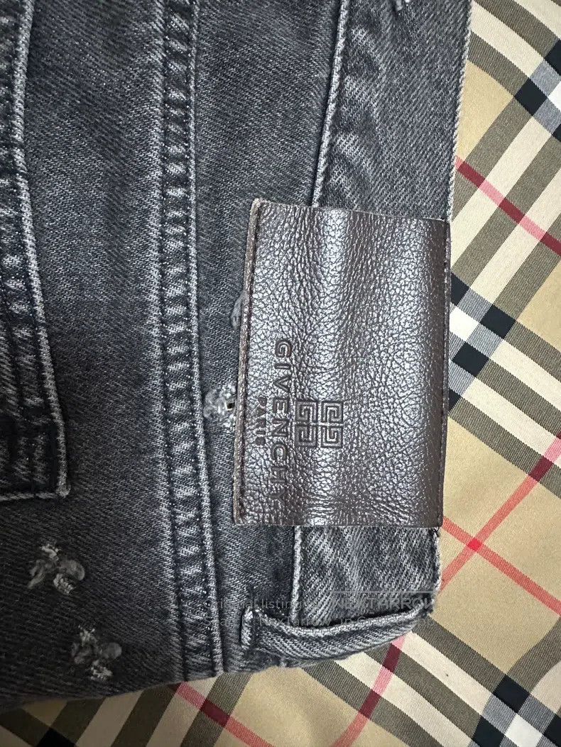 Givenchy Givenchy Ripped and aged jeans Size US 33 - 3 Thumbnail