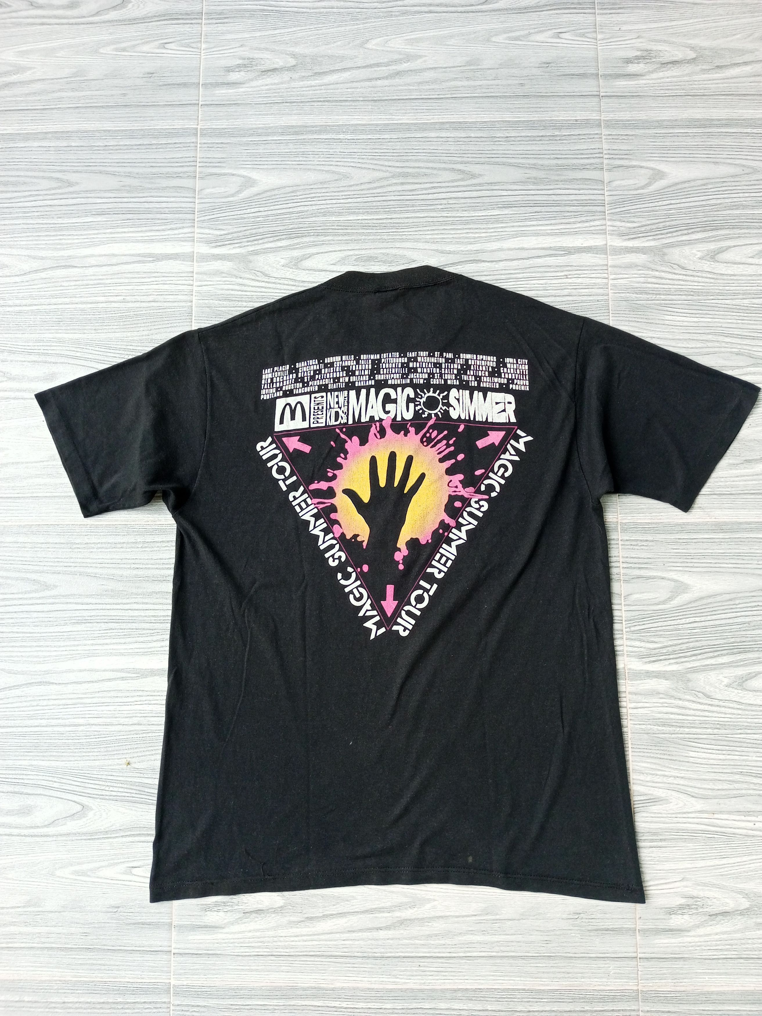 Band Tees Vintage 90s New Kids On The Block Magic Summer tour Size US L / EU 52-54 / 3 - 17 Thumbnail