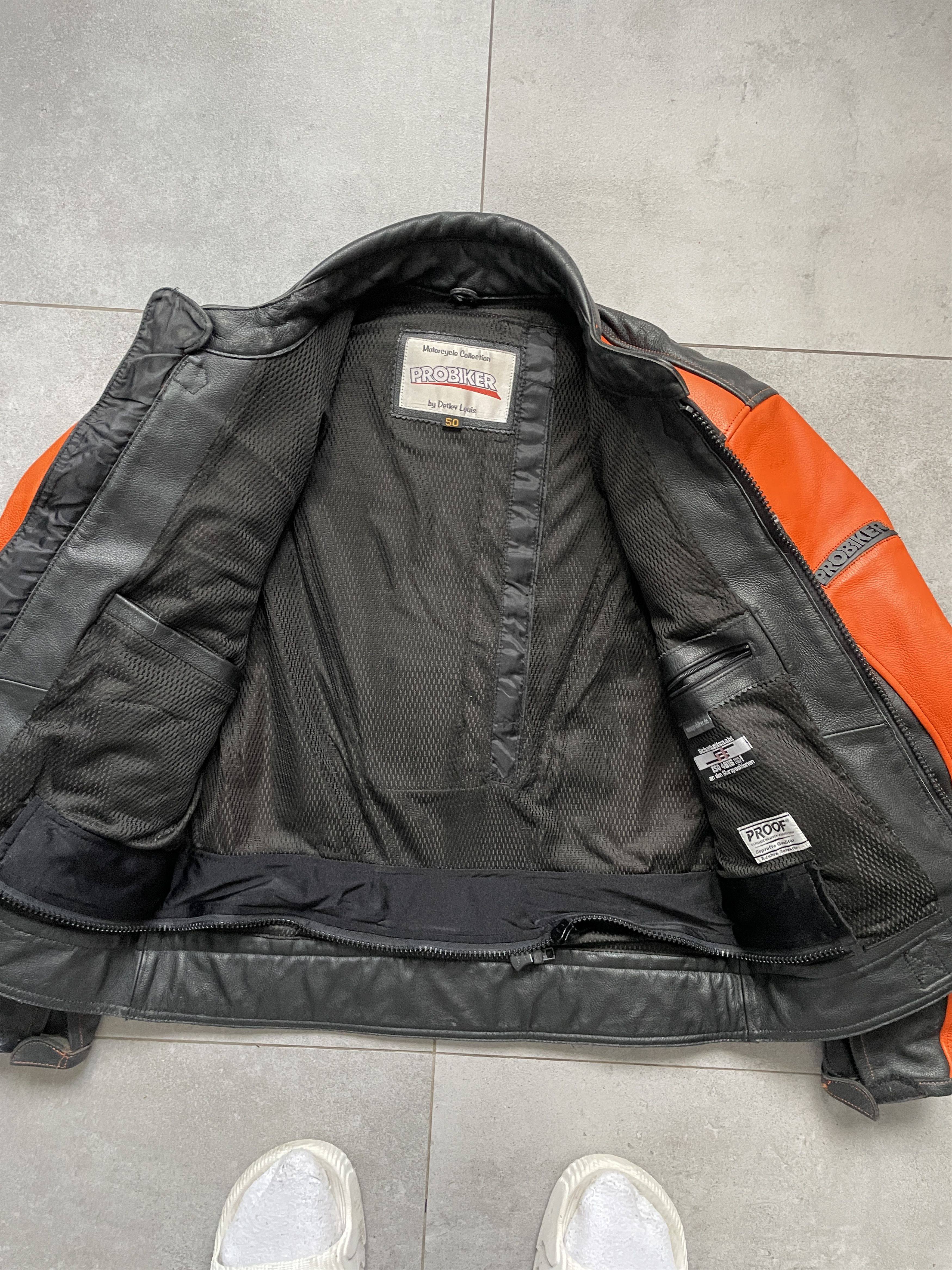 Vintage VINTAGE RACING BLACK ORANGE LEATHER CROPPED MOTOSPORT JACKET Size US M / EU 48-50 / 2 - 9 Thumbnail