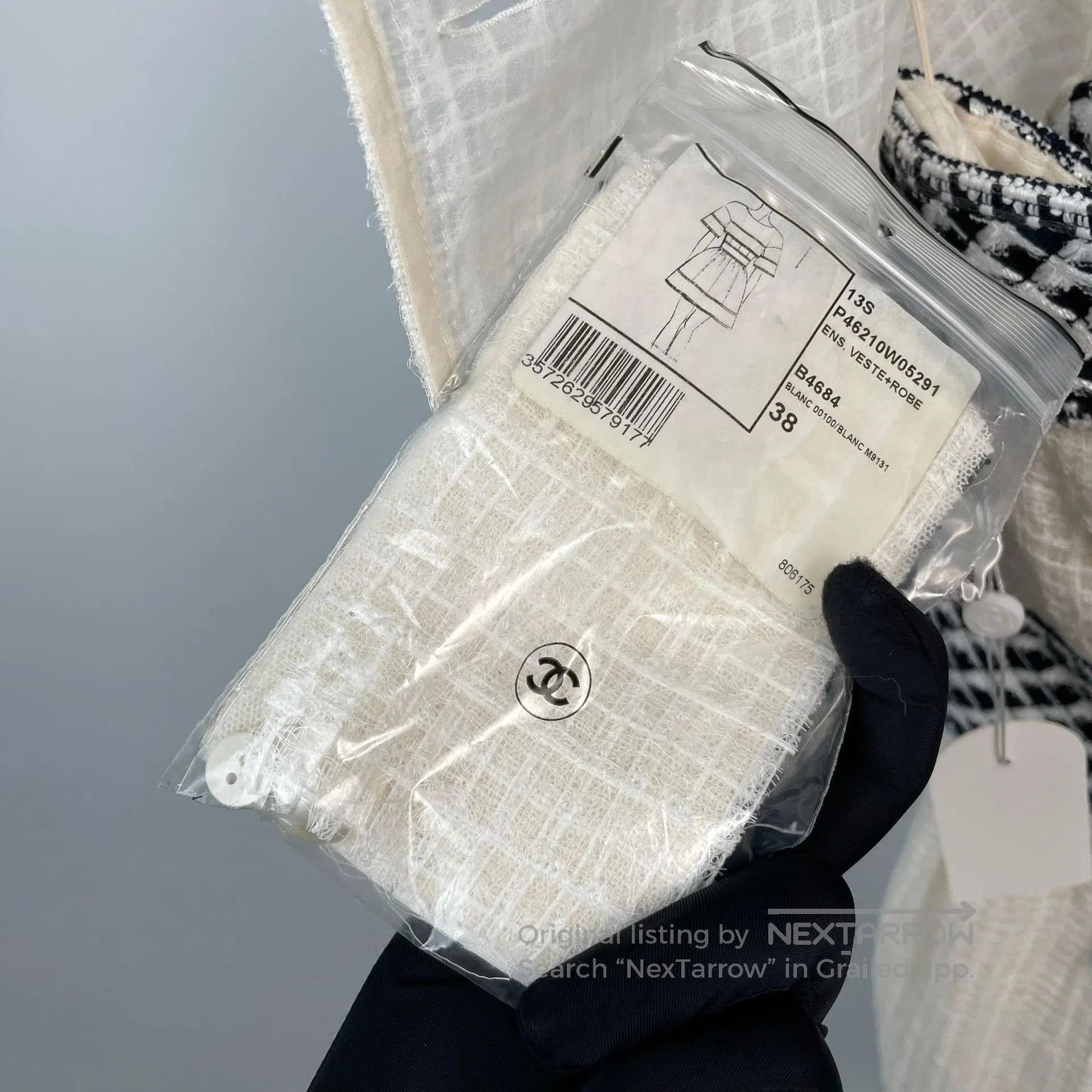 Chanel Chanel Off-White Colorblock Openwork Knit Collar Single Bu Size XS / US 0-2 / IT 36-38 - 2 Thumbnail