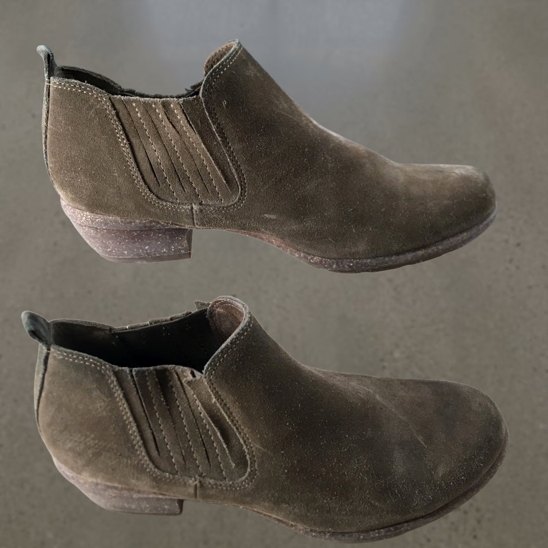 Clarks Clarks Booties Womens 8.5 M Ankle Chelsea Brown Leather Pull On Heels Boot Size US 9 / IT 39 - 1 Thumbnail