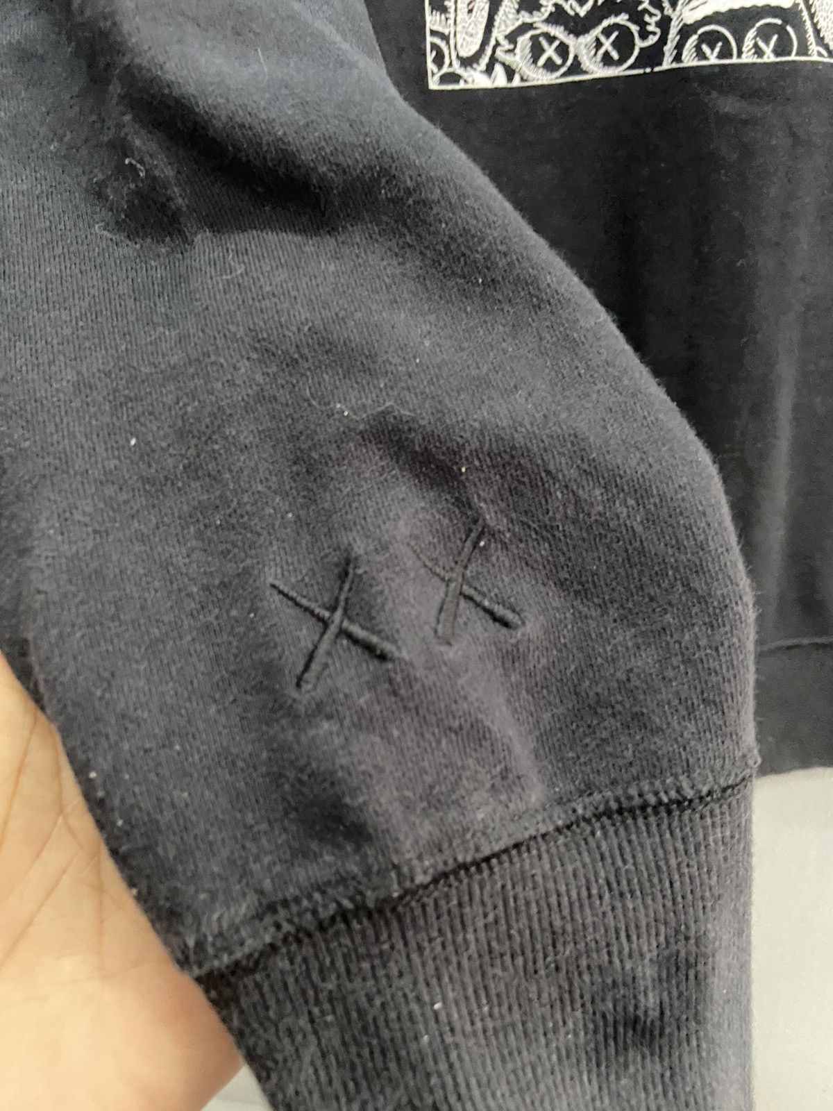Kaws × Uniqlo UNIQLO X KAWS SESAMA STREET BLACK SWEATSHIRT Size US M / EU 48-50 / 2 - 7 Thumbnail