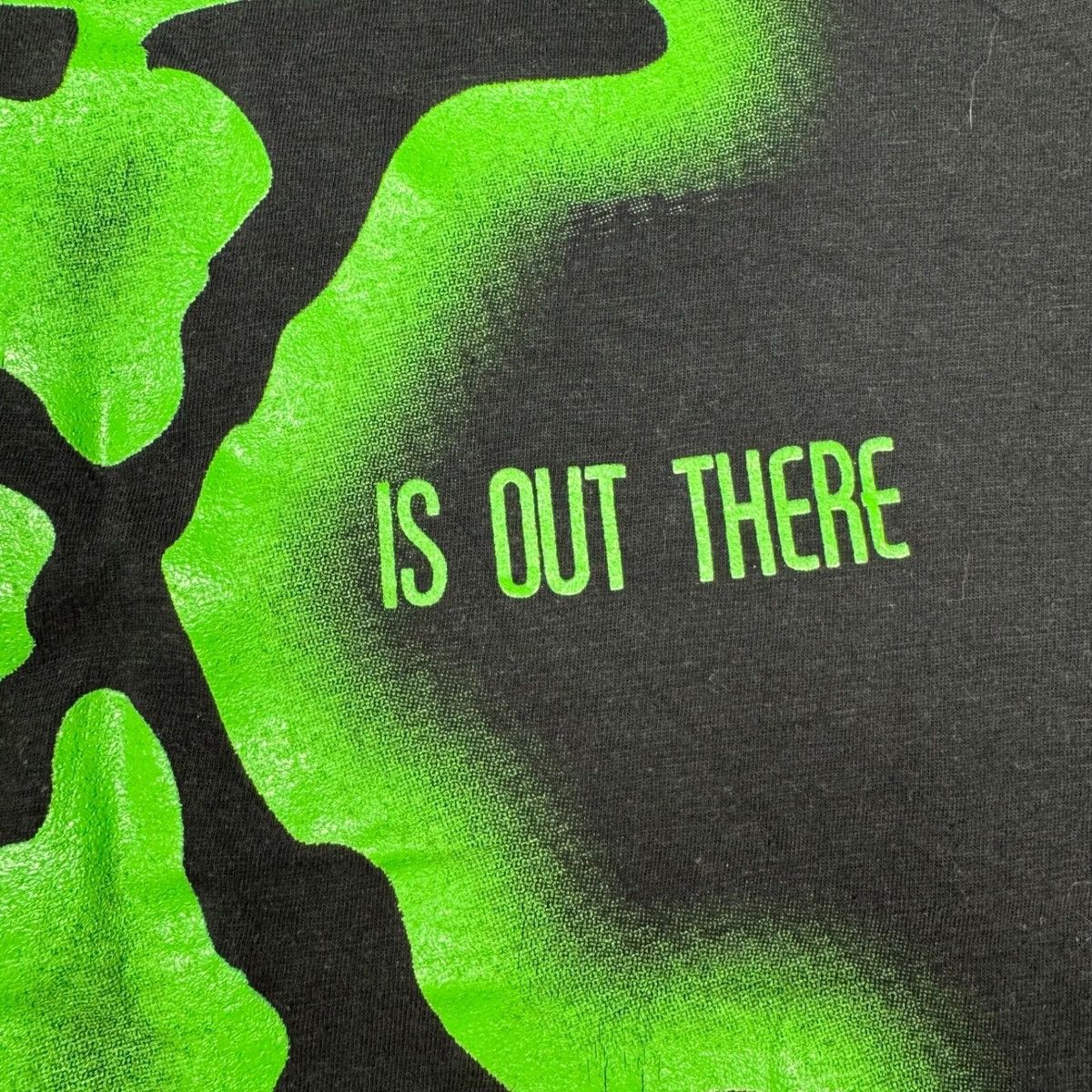 Vintage X FILES IS OUT THERE VINTAGE T-SHIRT SINGLE STITCH RARE TEE Size US XL / EU 56 / 4 - 7 Thumbnail