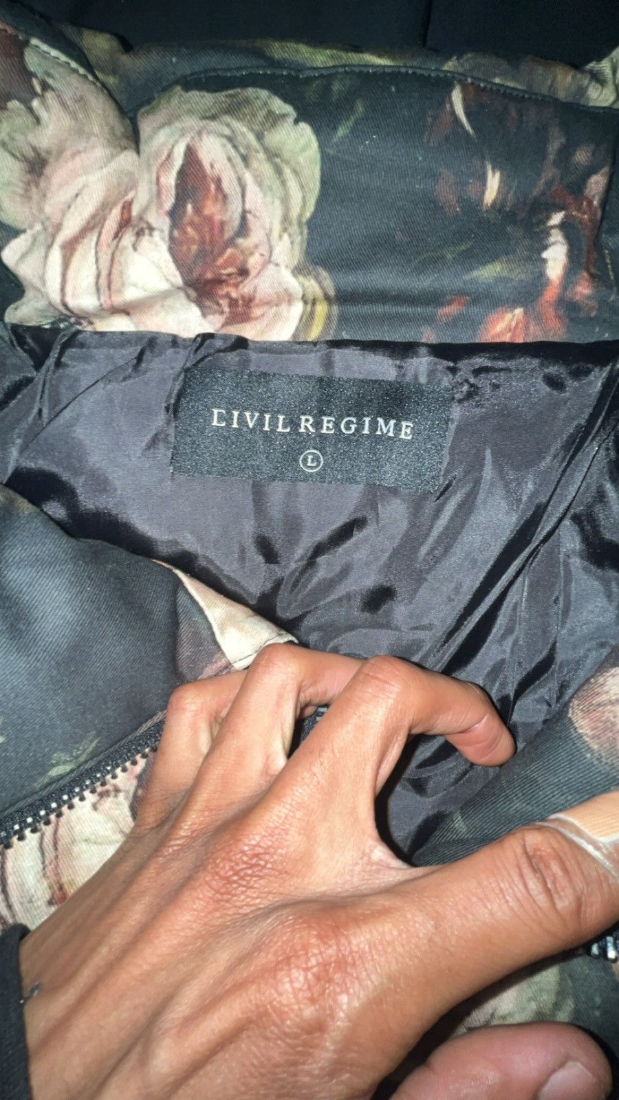 Civil Regime × Designer CIVIL REGIME FLORAL CROPPED PUFFER JACKET IN FLORAL PRINT Size US L / EU 52-54 / 3 - 9 Thumbnail