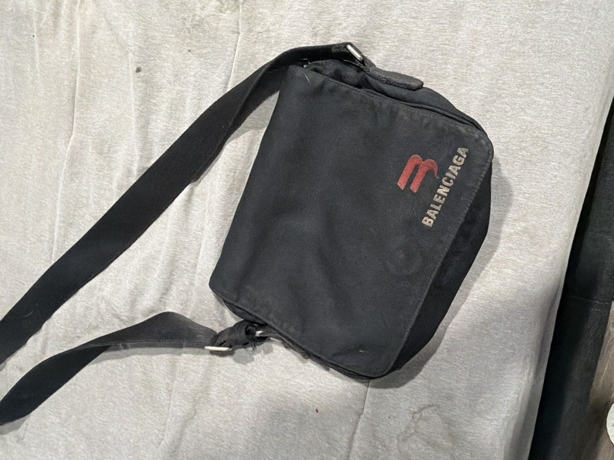 Balenciaga Balenciaga Emroidered Logo Messenger Bag Size ONE SIZE - 4 Thumbnail
