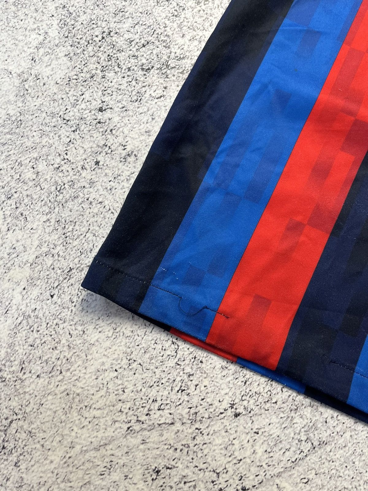 Vintage Nike Barcelona 2022/23 Home Soccer Football Jersey Men’s Size US S / EU 44-46 / 1 - 12 Thumbnail