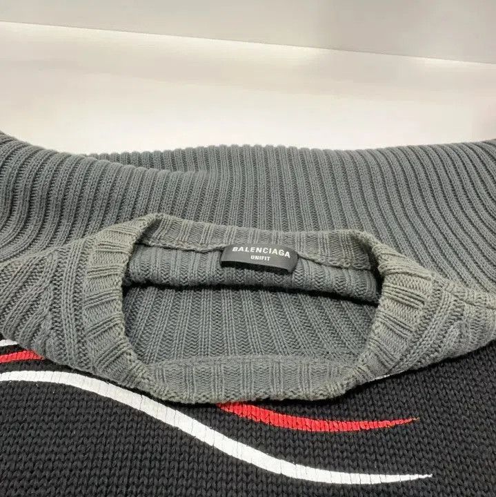 Balenciaga Balenciaga FW21 Logo Knitted Pullover Sweater. Size US S / EU 44-46 / 1 - 1 Thumbnail