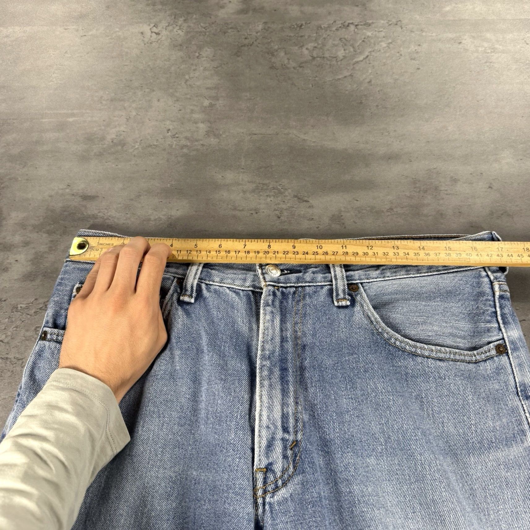 Levi's VINTAGE Levi's 550 Blue Jean 34x32 34x31 Relaxed Straight Denim 90s Mens Jeans Size US 34 / EU 50 - 6 Thumbnail