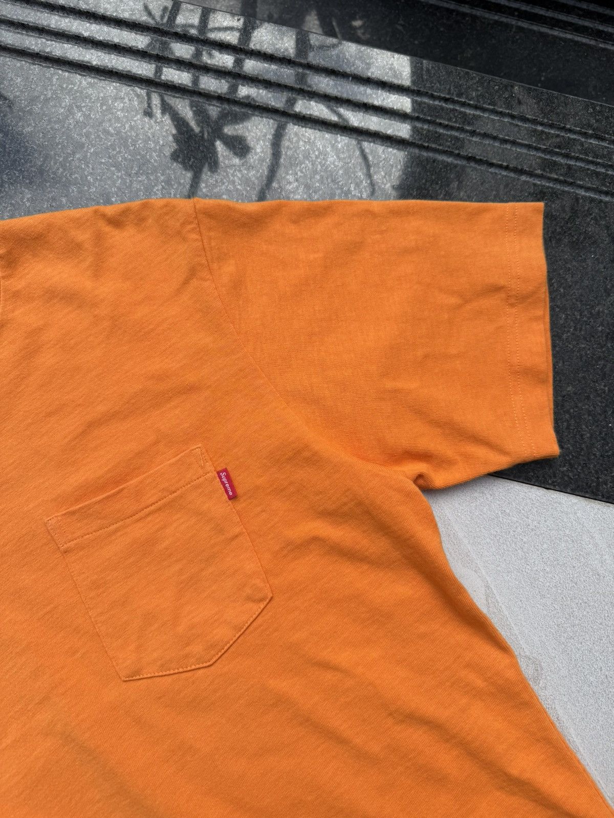 90’s SUPREME RARE POCKET LOGO Y2K RETRO VINTAGE TSHIRT TEE