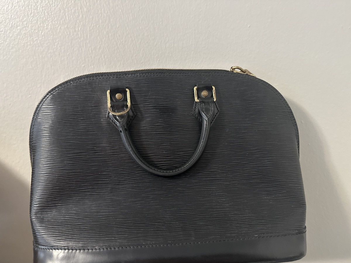 Louis Vuitton × Vintage Vintage Louis Vuitton Epi Alma PM Black purse Size ONE SIZE - 10 Thumbnail