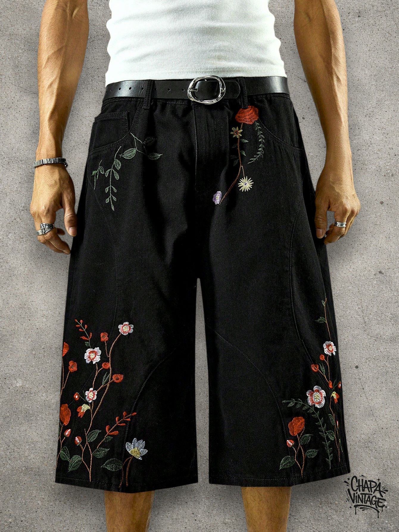 Japanese Brand Floral 3/4 black shorts Size US 32 / EU 48 - 4 Thumbnail