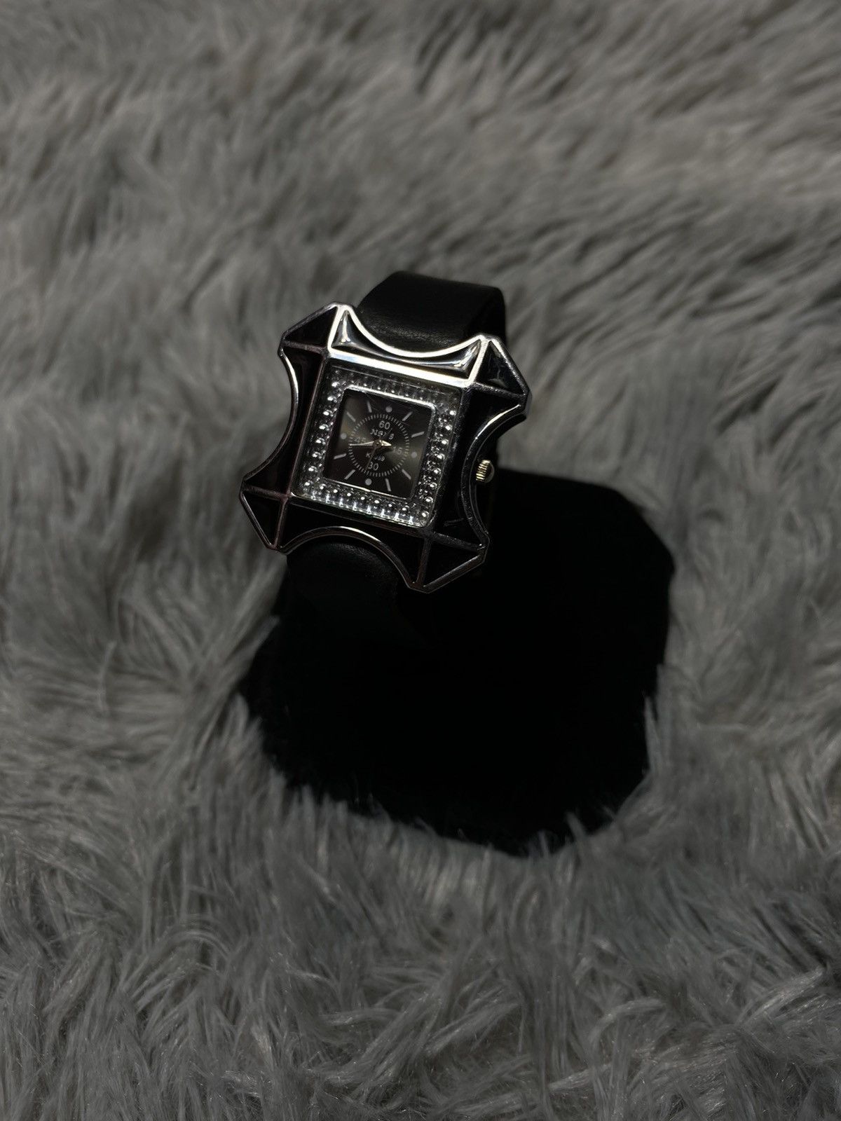 Vintage Sculptural Black Jewel Watch - Japanese Brand Size ONE SIZE - 1 Thumbnail