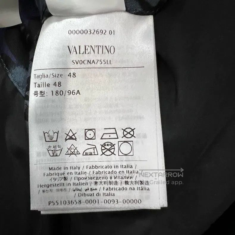 Valentino Valentino The character graffiti logo is full of printed d Size US M / EU 48-50 / 2 - 4 Thumbnail