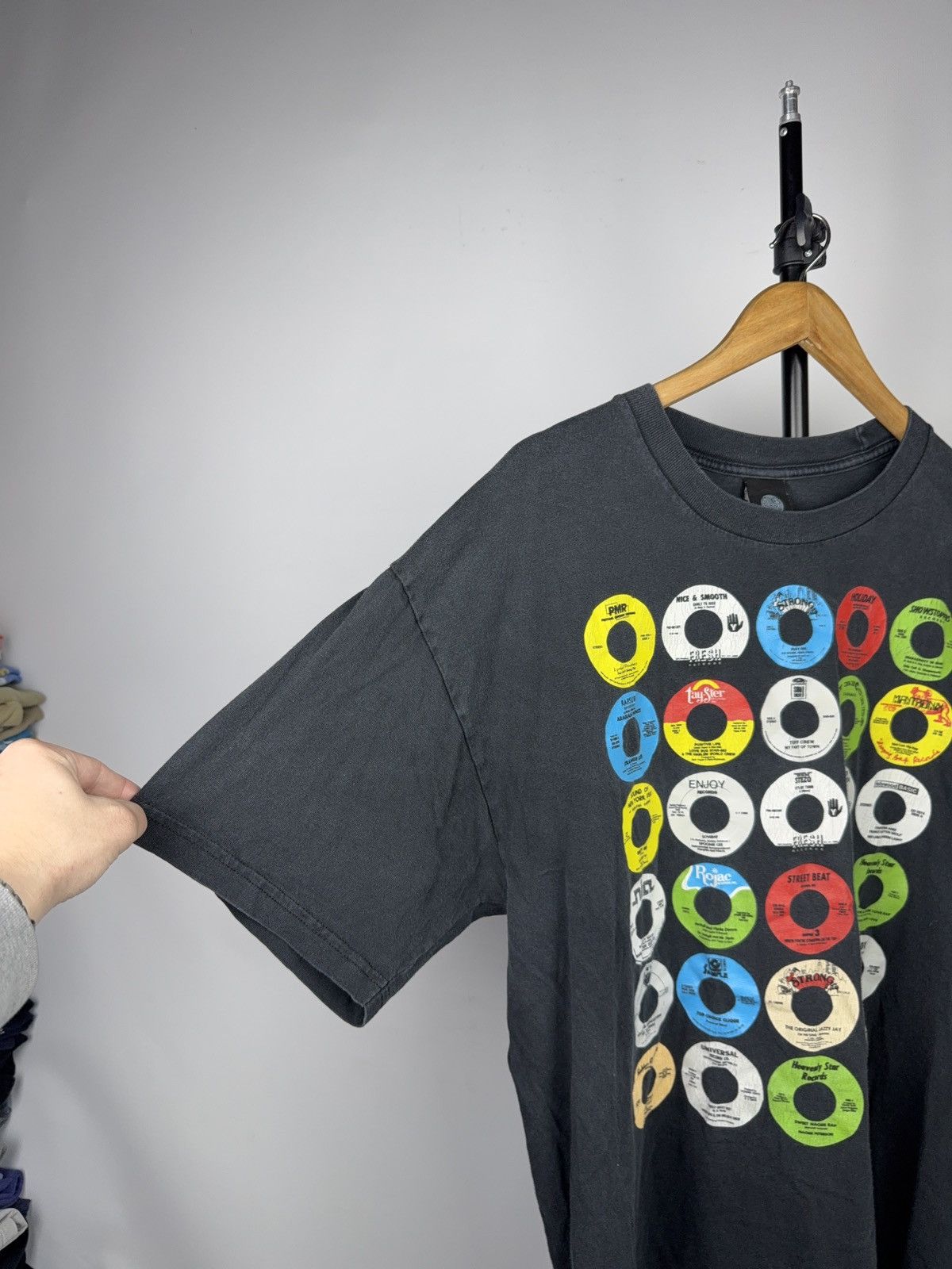 Stones Throw Records 00s Stone Throw Records Vinyl 45 RPM Graphic T-Shirt L-XL Size US XL / EU 56 / 4 - 9 Thumbnail