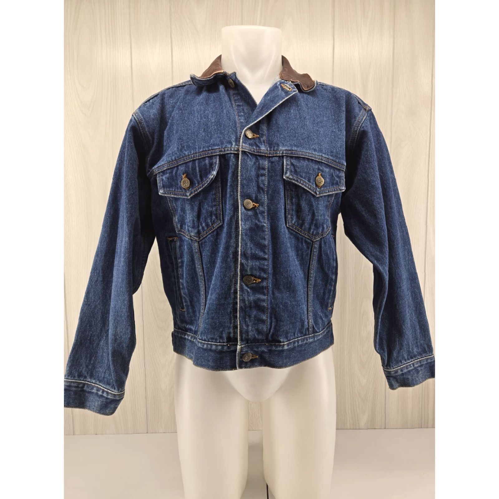 Marlboro VINTAGE Marlboro Country Store Denim Jean Jacket Unisex Adults Medium Blue Leather Collar 90s Western Trucker Jacket Size US 31 - 3 Thumbnail