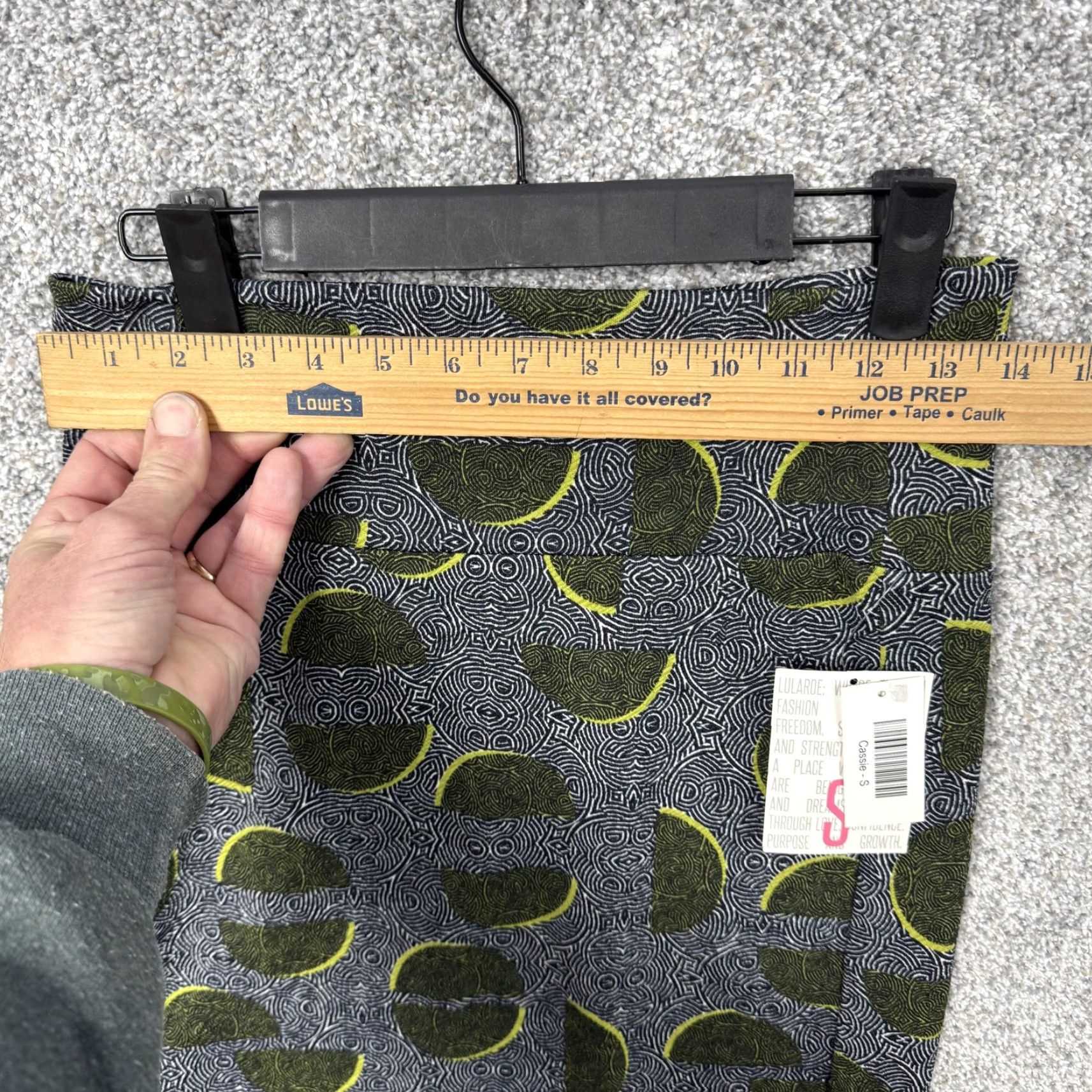 Vintage LuLaRoe Cassie Skirt Womens Small Gray Green Geometric Pencil Stretch Bodycon Size 28" / US 6 / IT 42 - 4 Thumbnail