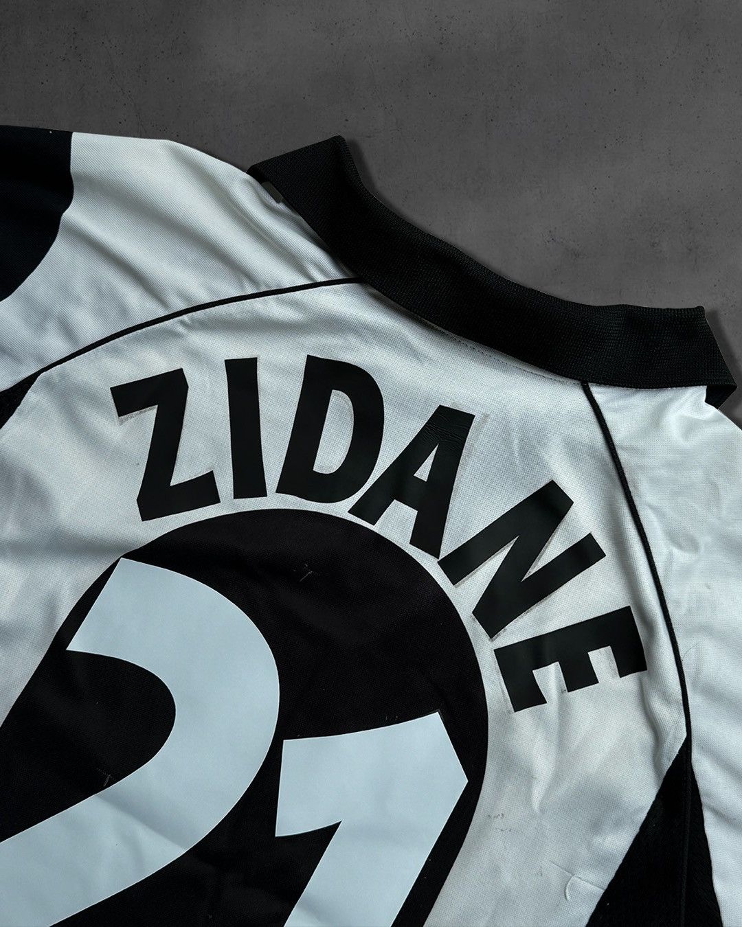 Kappa × Vintage 1 / of 5 1997/98 ZIDANE #21 Juventus Vintage soccer jersey Size US L / EU 52-54 / 3 - 3 Thumbnail