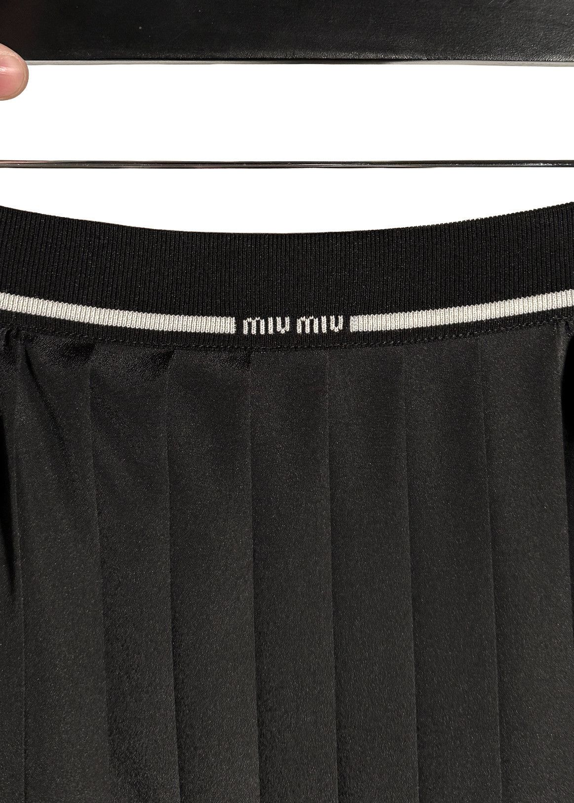 Miu Miu Miu Miu 2022 Black Pleated Elastic Logo Long Skirt Size 26" / US 2 / IT 38 - 5 Thumbnail
