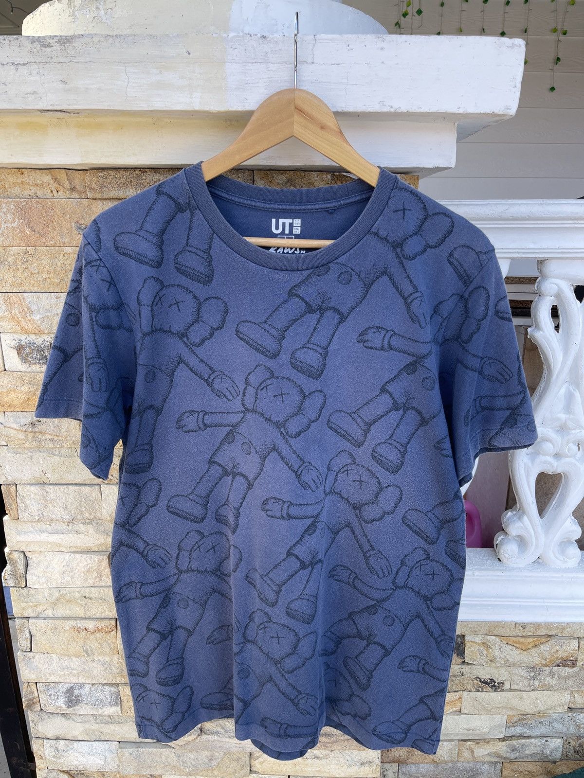 Kaws Last Drop🔥Rare🔥Kaws X Uniqlo T-Shirt Size US L / EU 52-54 / 3 - 1 Thumbnail