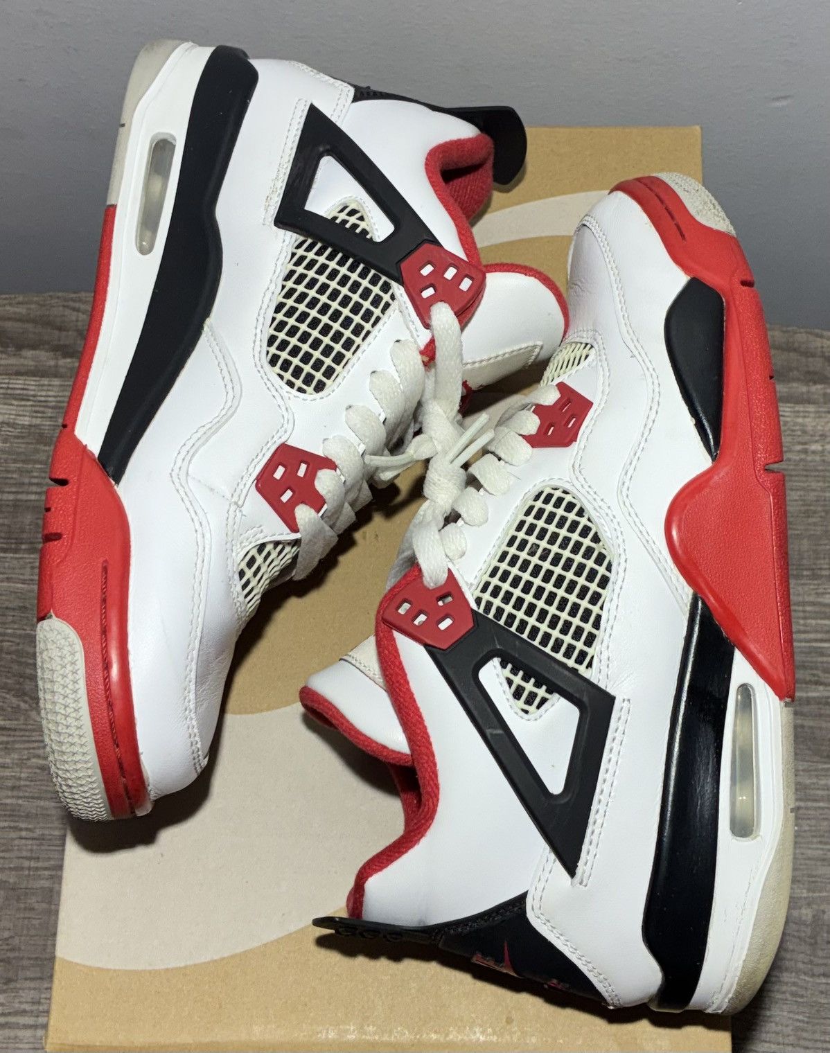 Jordan Brand Size 6.5Y - Air Jordan 4 Retro Fire Red (2020) (GS) Size US 6.5 / EU 39-40 - 2 Thumbnail