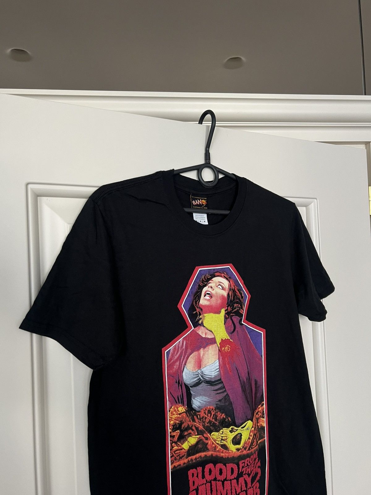 Expert Horror Blood from the Mummy’s Tomb Hammer Horror Movie T-Shirt Tee Size US M / EU 48-50 / 2 - 4 Thumbnail