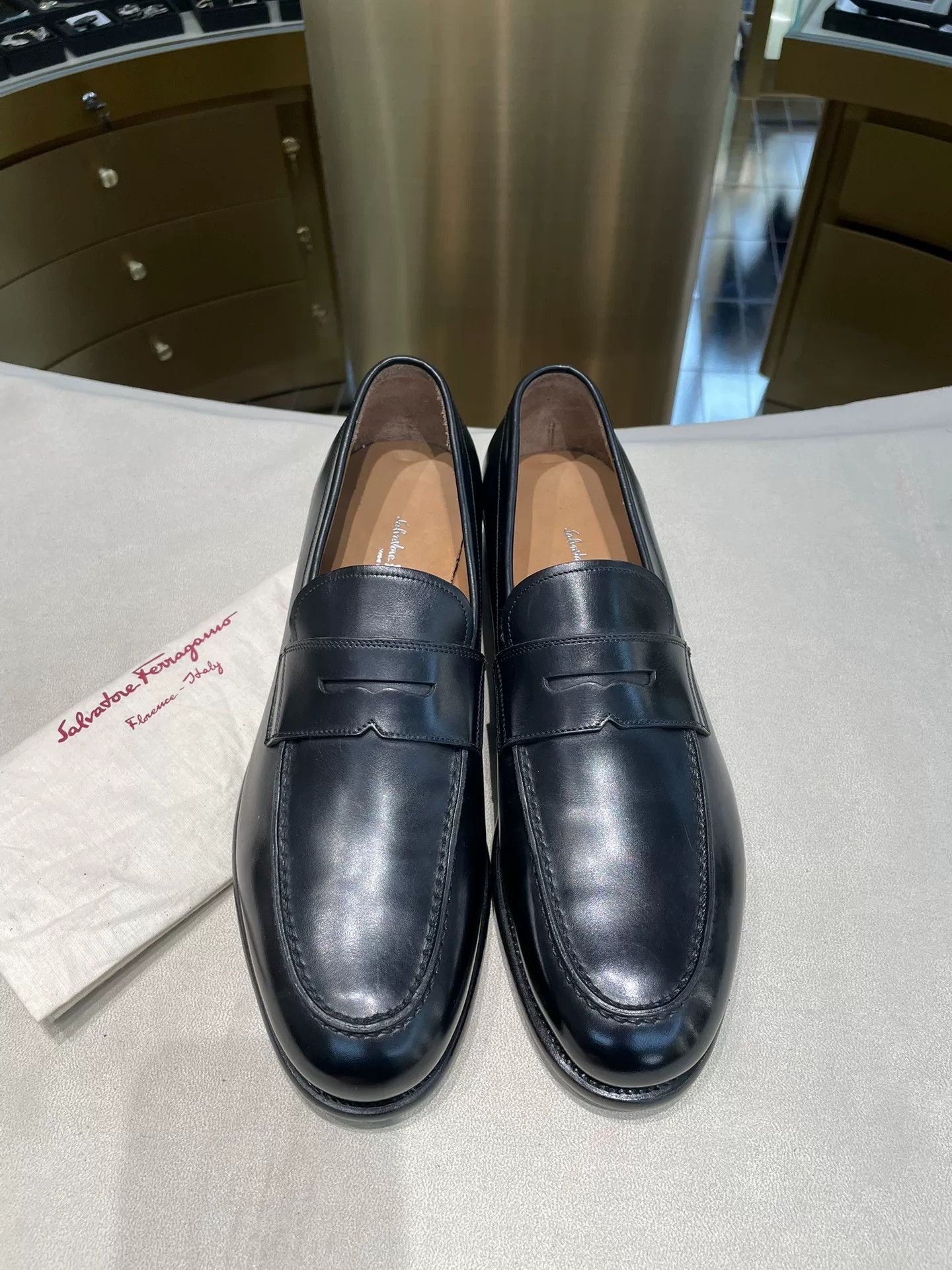 Salvatore Ferragamo Ferragamo Men's Classic Loafers Size US 10 / EU 43 - 1 Thumbnail