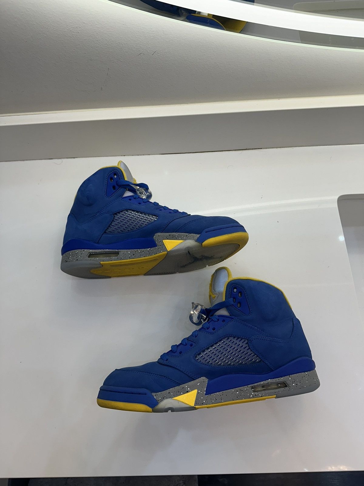 Jordan Brand Air Jordan 5 Retro 'Laney' Size US 10 / EU 43 - 3 Thumbnail