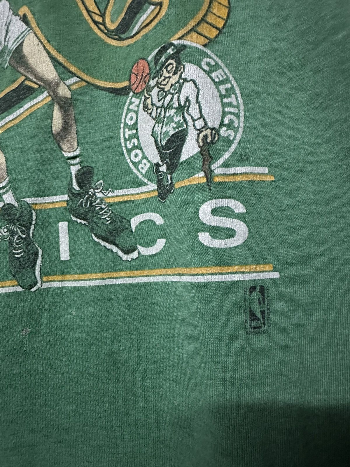 NBA × Vintage Vintage 80s Nba Larry Bird Distressed Single Stitch Tee Size US L / EU 52-54 / 3 - 3 Thumbnail
