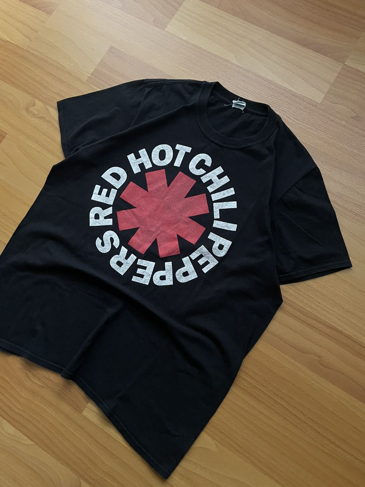 Band Tees RED HOT CHILI PEPPERS Vintage T-shirt Red Asterisk Logo Size US L / EU 52-54 / 3 - 3 Thumbnail