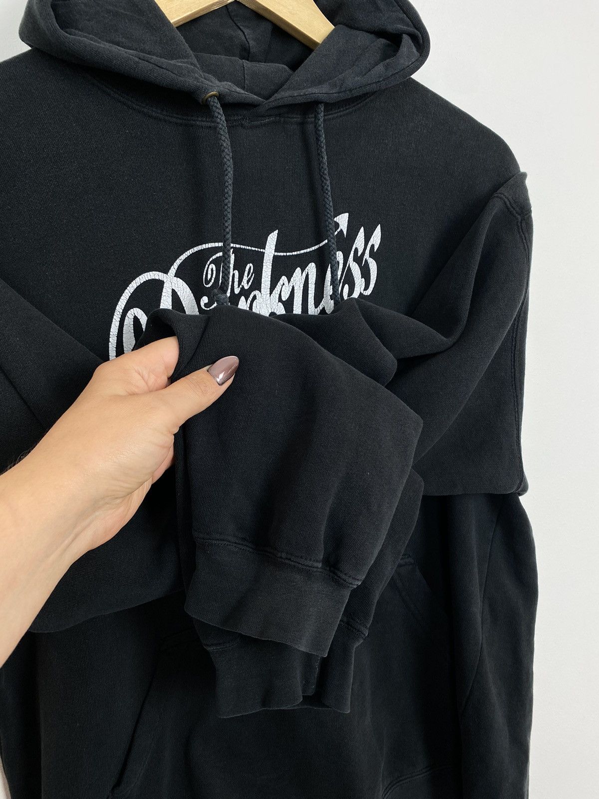 Band Tees Vintage The Darkness Rock Band Hoodie Heart Graphic Black Size US M / EU 48-50 / 2 - 6 Thumbnail