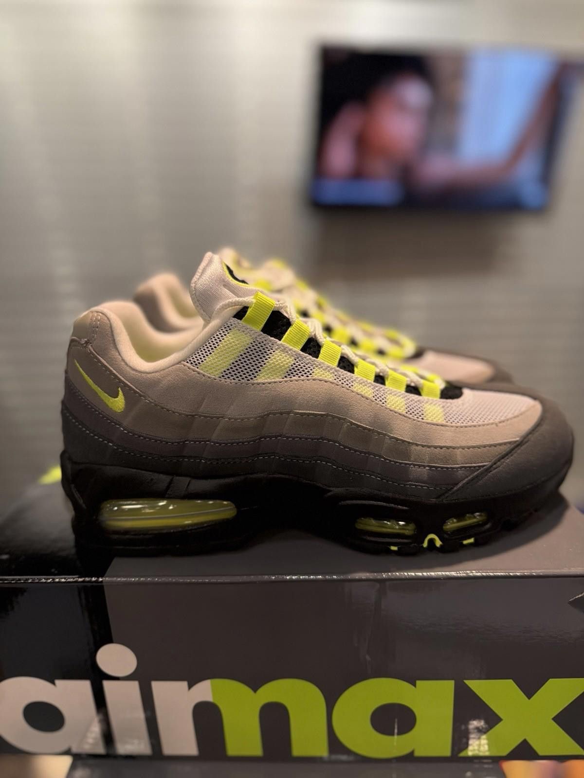 Nike Size 9 - Nike Air Max 95 OG 2025/2026 Neon (HM4740 001) Size US 9 / EU 42 - 2 Thumbnail