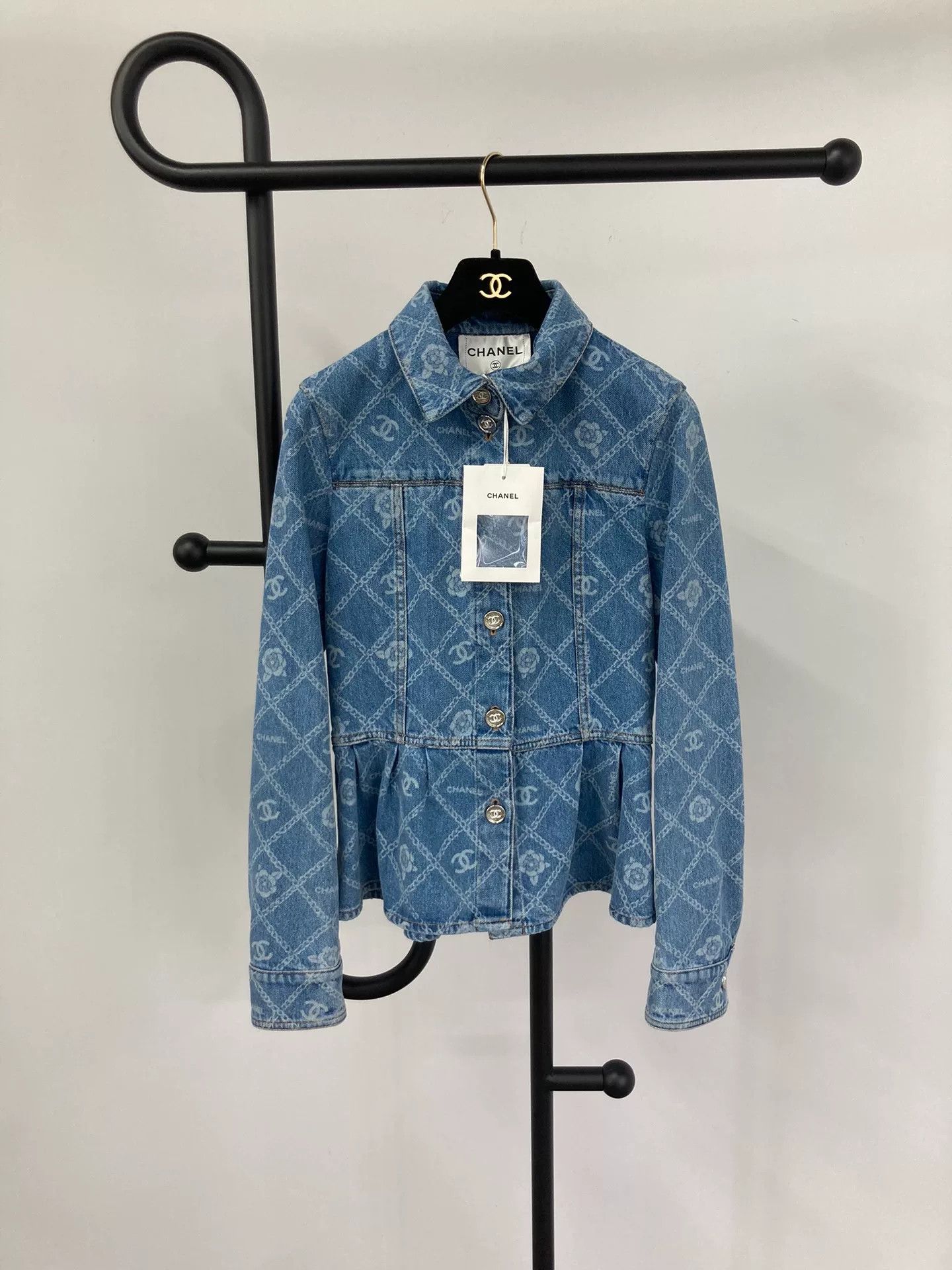 Chanel Chanel 23A Blue Camellia Denim Jacket Size XS / US 0-2 / IT 36-38 - 1 Thumbnail