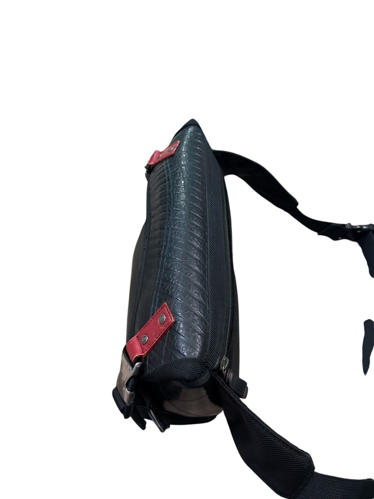 Japanese Brand SEAL HAND MADE JAPAN FROM TIRE TUBE WAIST BAG Size ONE SIZE - 11 Thumbnail