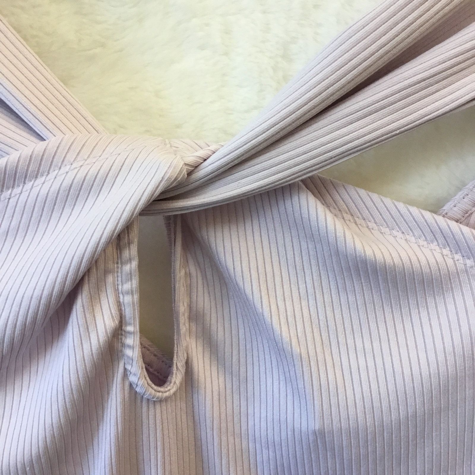 Anthropologie Anthropologie Lilac Twist Cut-Out Top Size M / US 6-8 / IT 42-44 - 7 Thumbnail