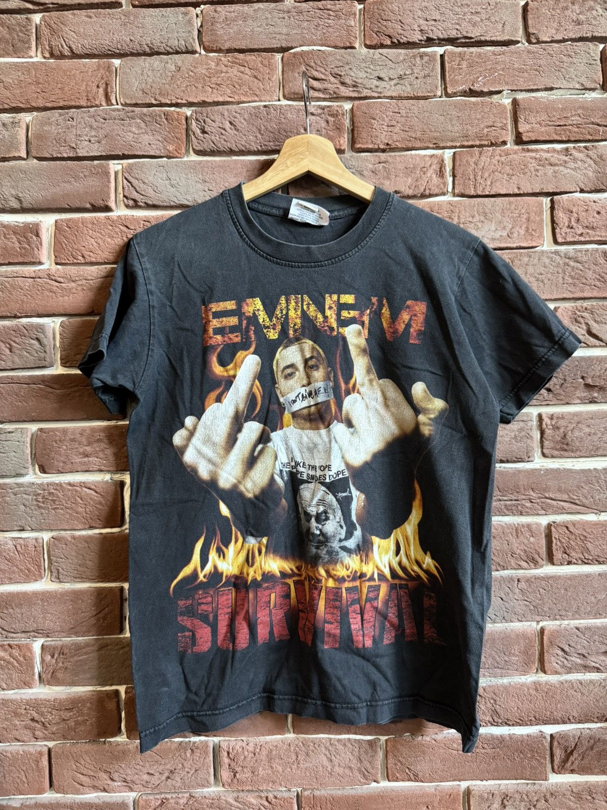 Eminem Rare Vintage Y2K Eminem Survival Rap Band Tshirt 00s D12 Size US M / EU 48-50 / 2 - 1 Thumbnail