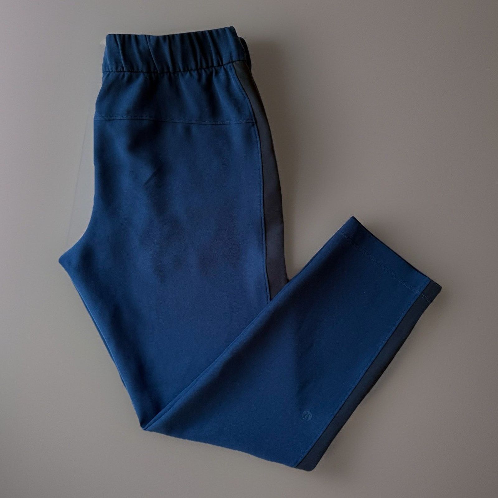 Lululemon Lululemon On The Fly Pants Women's 6 Navy Comfy Sweatpants Size 28" / US 6 / IT 42 - 1 Thumbnail