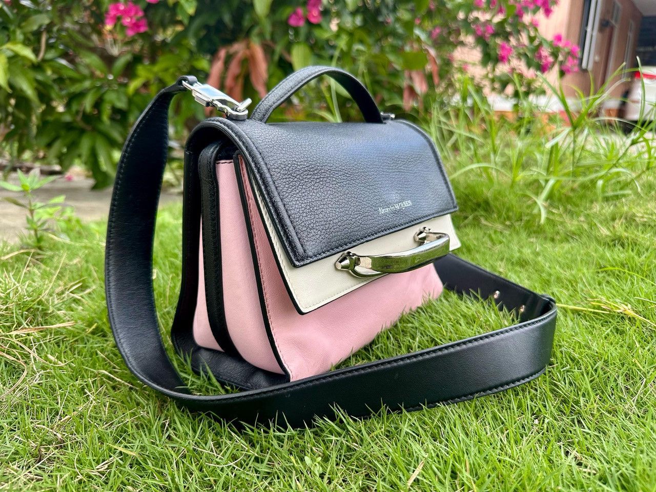 Alexander McQueen Authentic Alexander McQueen Leather S/S 2021 The Story Bag Size ONE SIZE - 2 Thumbnail
