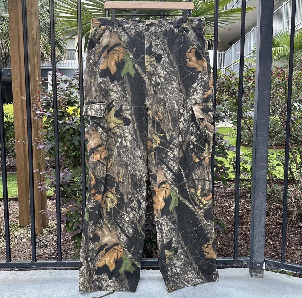 Mossy Oaks Mossy Oak Camo Adjustable Wide-Legged Cargo’s Size US 34 / EU 50 - 1 Thumbnail