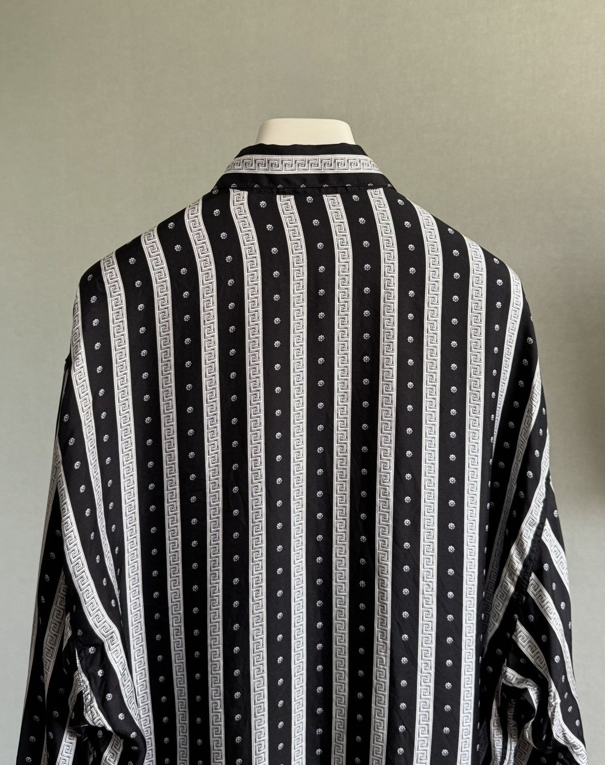Versace Vintage Versace Silk shirt Size US M / EU 48-50 / 2 - 4 Thumbnail