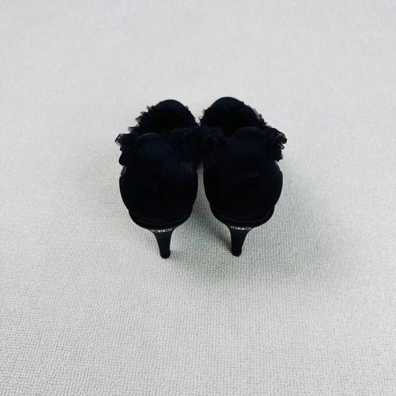 Chanel Chanel Lace Leather Heels EUR 39 Near New Size US 8 / IT 38 - 4 Thumbnail