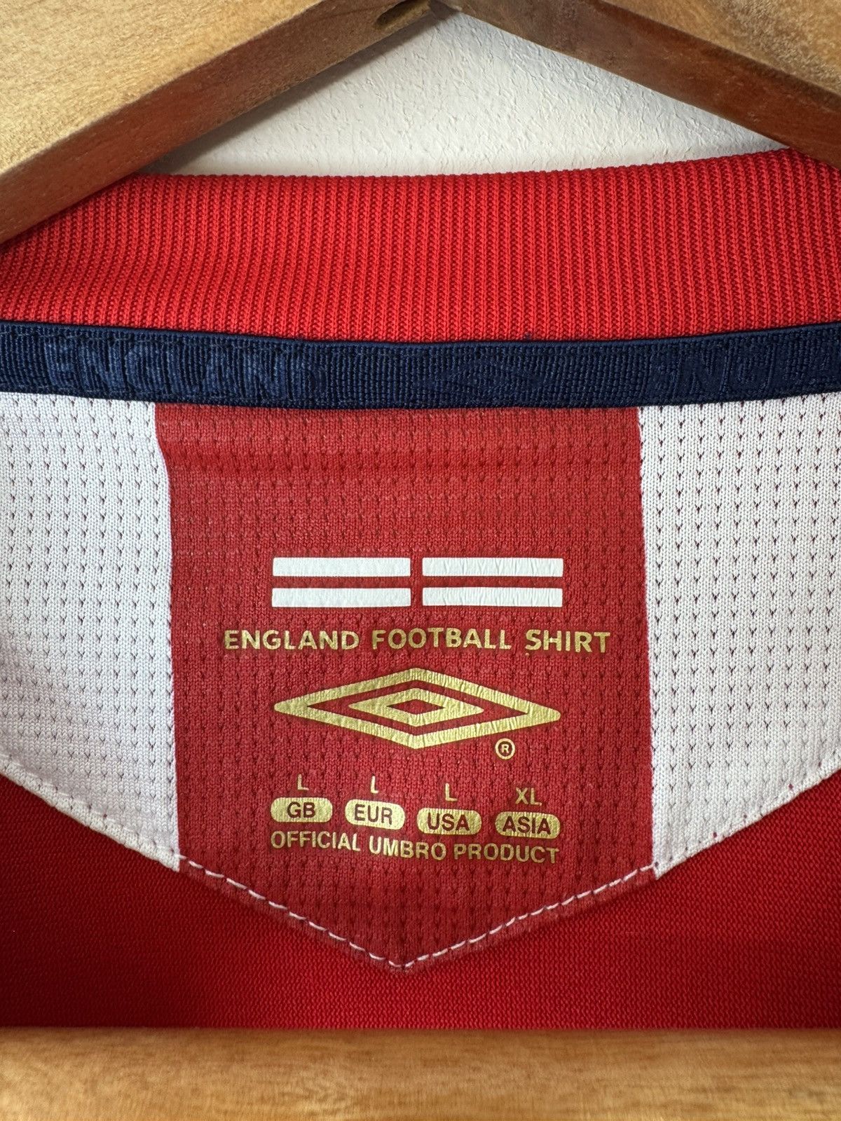 Umbro Vintage England 2006-2007 Away Soccer Jersey Umbro Football Size US L / EU 52-54 / 3 - 16 Thumbnail