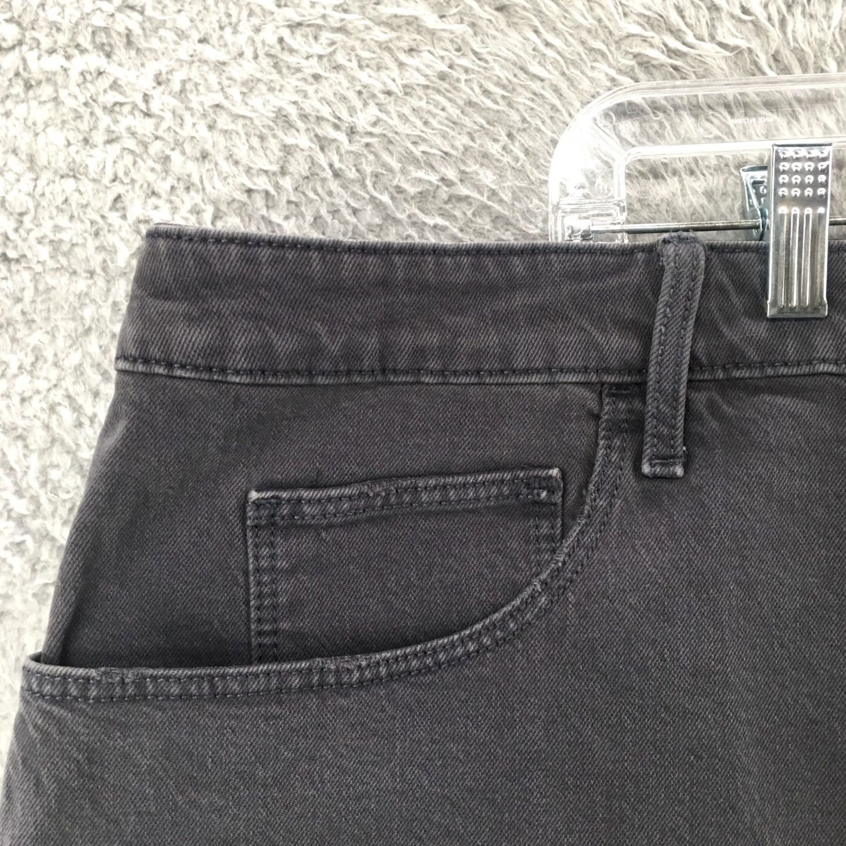 Vintage Universal Thread Womens Black Denim Midi Shorts 26W Plus Cut Off Raw Hem 5-Pocket Mid Rise Shorts Size 26" / US 2 / IT 38 - 2 Thumbnail