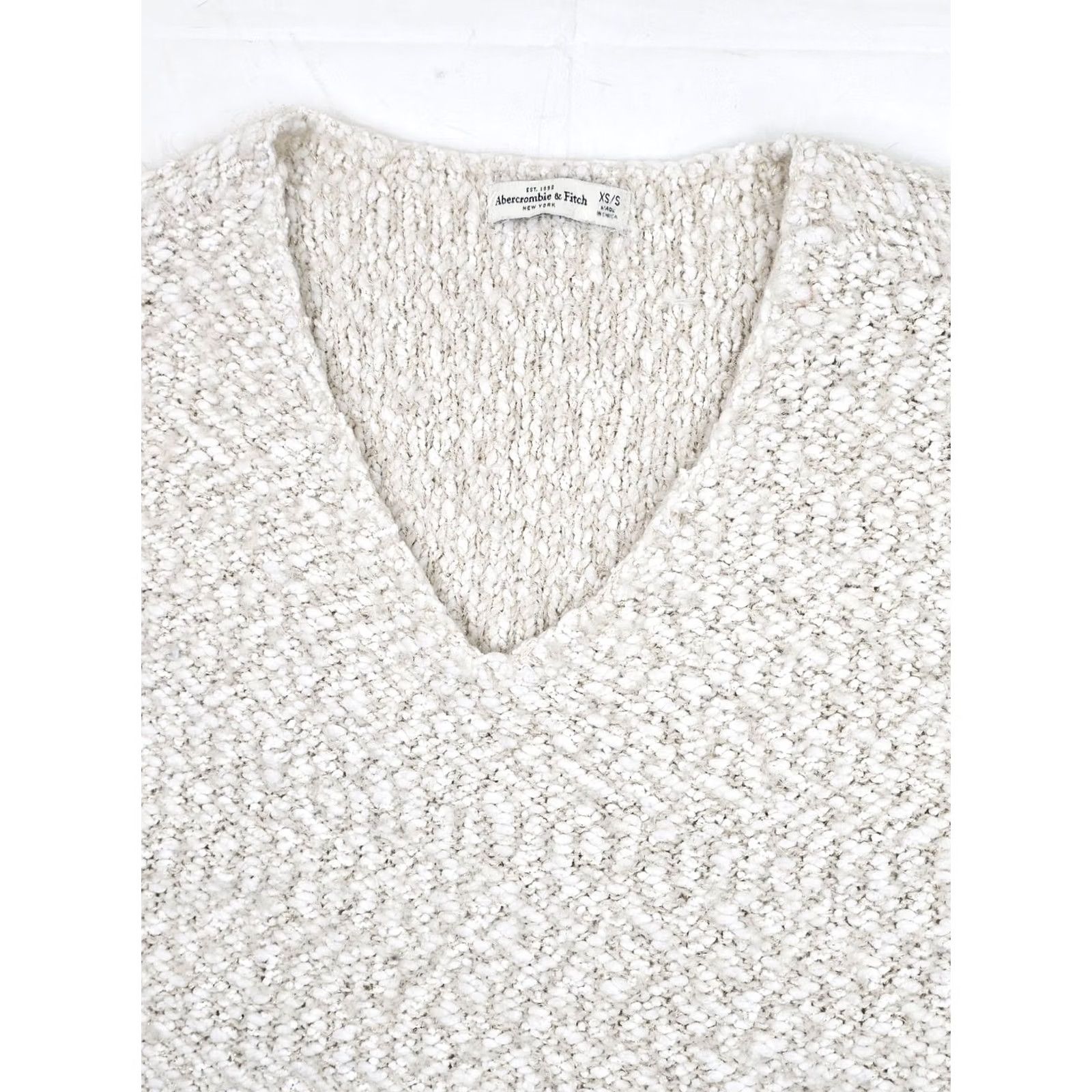 Abercrombie & Fitch Abercrombie & Fitch Bouclé V-Neck Pullover Sweater Women’s S Cream Fuzzy Glitter Size S / US 4 / IT 40 - 2 Thumbnail